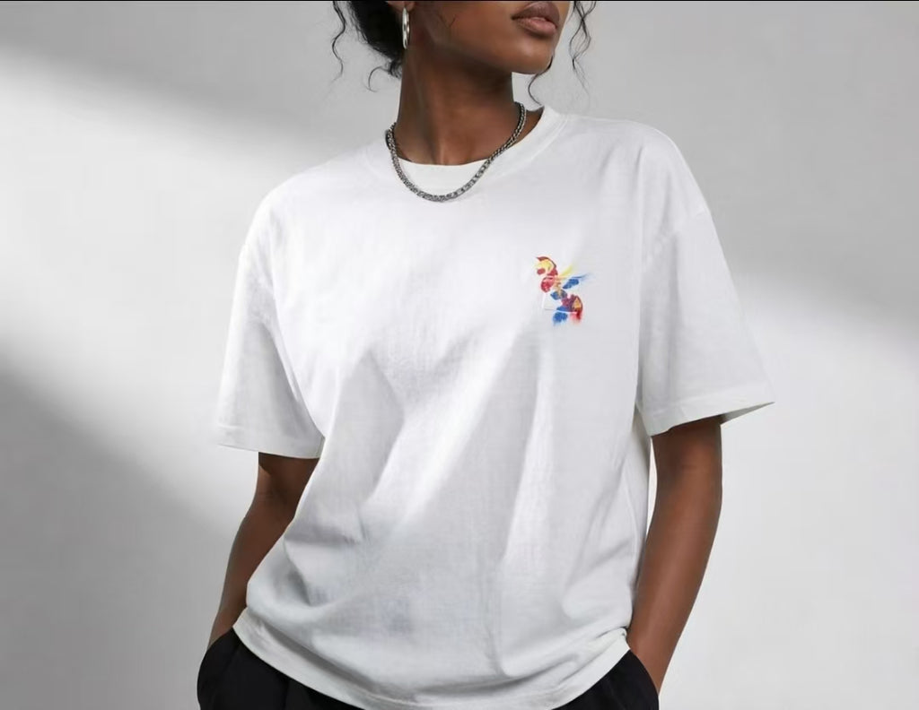 Women’s Minimalist White T-Shirt with Colorful Mini Graphic, Crew Neck Short Sleeve Casual Tee, Relaxed Fit Streetwear Top for Summer Everyday Outfits
