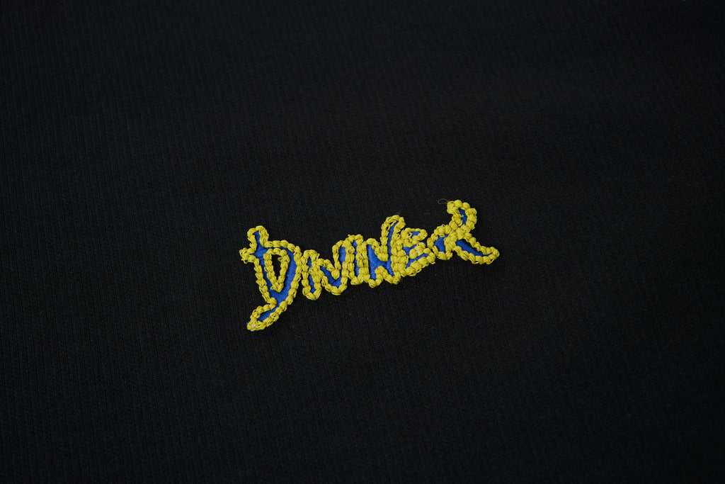 DIVINK Wingform Graphic Tee – Abstract Insect Art Oversized T-Shirt