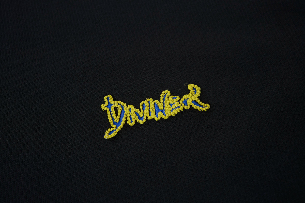 DIVINK Wingform Graphic Tee – Abstract Insect Art Oversized T-Shirt