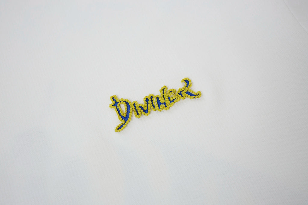 DIVINK Wingform Graphic Tee – Abstract Insect Art Oversized T-Shirt