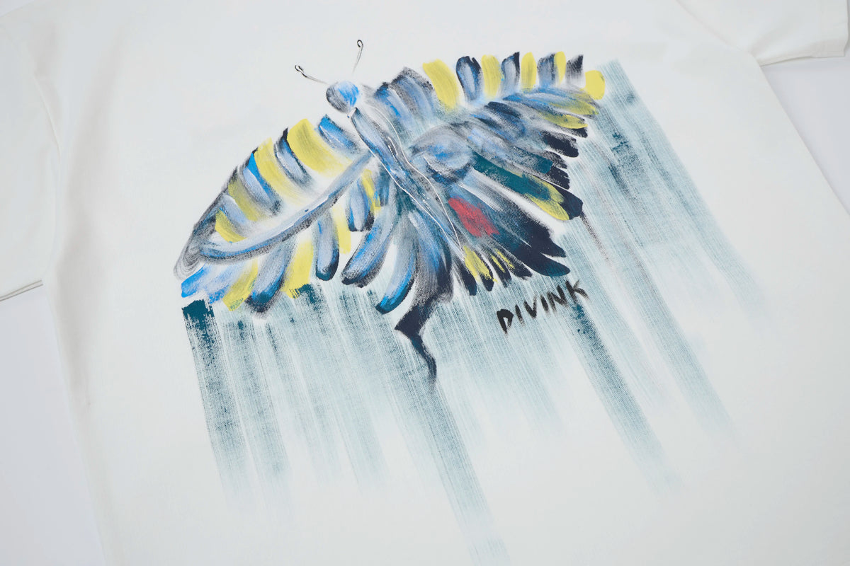 DIVINK Wingform Graphic Tee – Abstract Insect Art Oversized T-Shirt