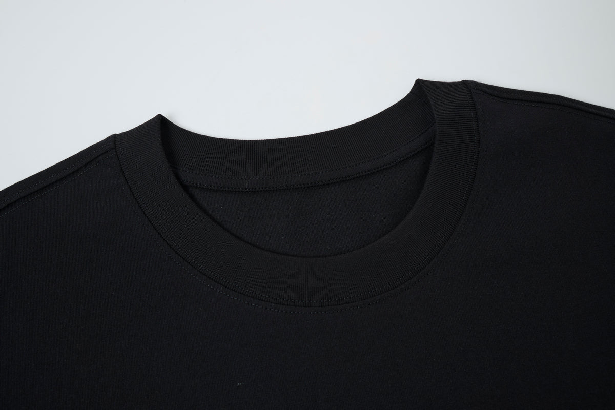 Women’s Minimalist White T-Shirt with Colorful Mini Graphic, Crew Neck Short Sleeve Casual Tee, Relaxed Fit Streetwear Top for Summer Everyday Outfits