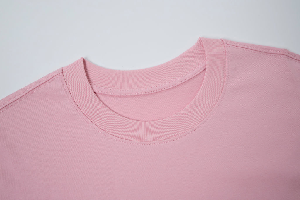 Women’s Minimalist White T-Shirt with Colorful Mini Graphic, Crew Neck Short Sleeve Casual Tee, Relaxed Fit Streetwear Top for Summer Everyday Outfits