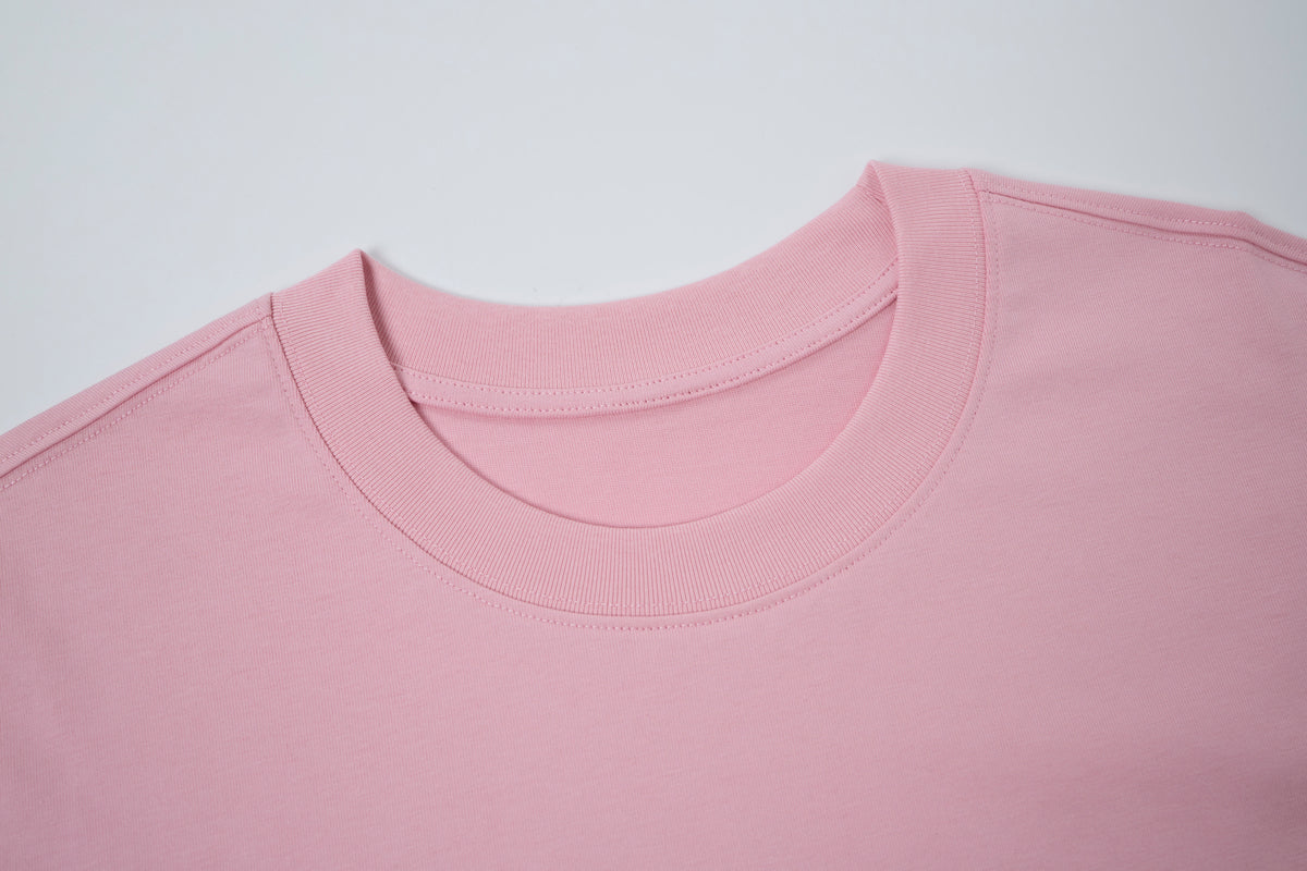 Women’s Minimalist White T-Shirt with Colorful Mini Graphic, Crew Neck Short Sleeve Casual Tee, Relaxed Fit Streetwear Top for Summer Everyday Outfits