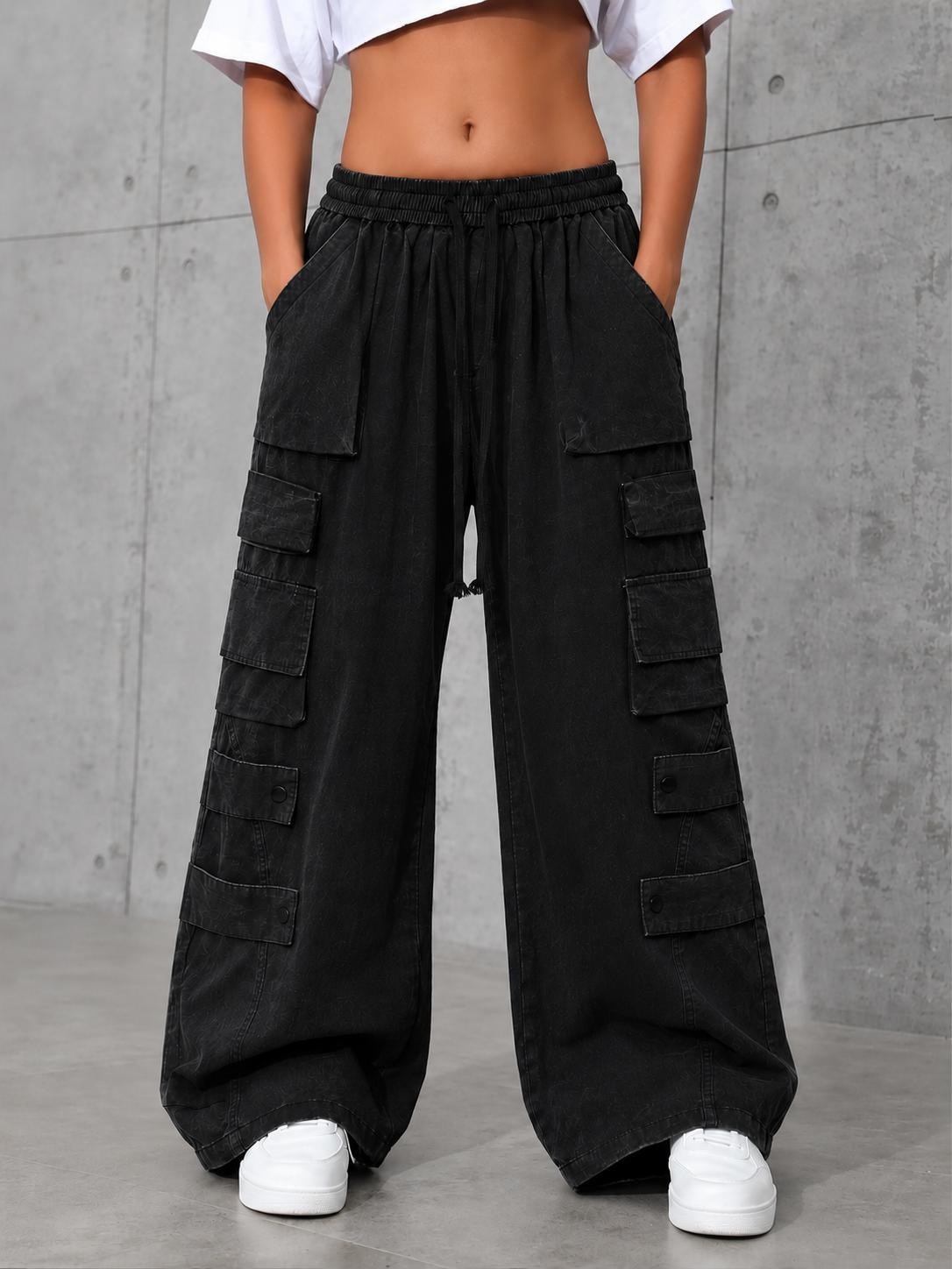 Noir Motion Women’s Washed Black Cargo Pants – Baggy Wide-Leg Utility Streetwear Pants with Multi-Pocket Detail